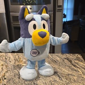 Bluey Dance And Play 14" Animated Plush With Phrases And Songs